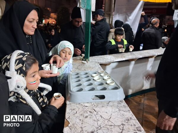  خدمات رسانی موکب ها در بلوار فضل نیشابور
