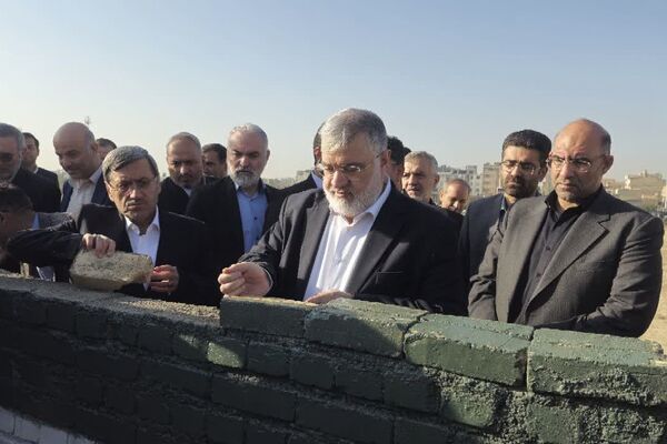 وعده قشقاوی به تحقق رسید، خشت‌گذاری دو مدرسه ۱۵ کلاسه دخترانه در حصارک پایین