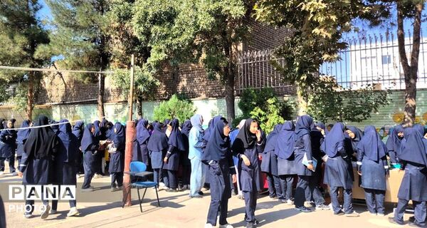 جشنواره محصولات فرهنگی در دبیرستان شاهد قدسیان