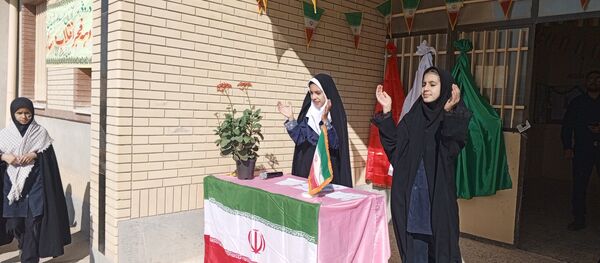 جشن دهه فجر در مدرسه شهید معتمدی