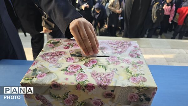  انتخابات همیار مشاور مدرسه اصغر سعادت با مشارکت دانش‌آموزان