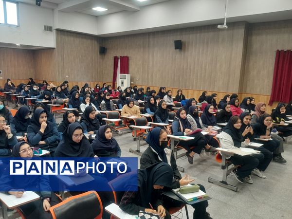 کارگاه کاهش استرس و اضطراب در دبیرستان مصلی نژاد حضرت زهرا(س)