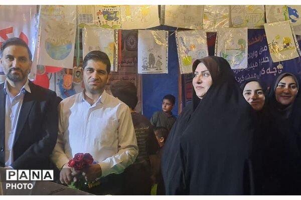  بازدید رئیس سازمان دانش‌آموزی شهرستانهای استان تهران از غرفه «با انرژی‌ها» در منطقه کهریزک