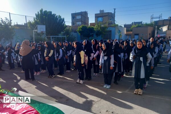 آغاز ماه‌ مهر و دیدار مجدد دانش‌آموزان و معلمان در مدرسه عزیزالله پزشکی ۲