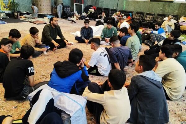 استقبال پرشور دانش‌آموزان شهریاری از آیین معنوی اعتکاف