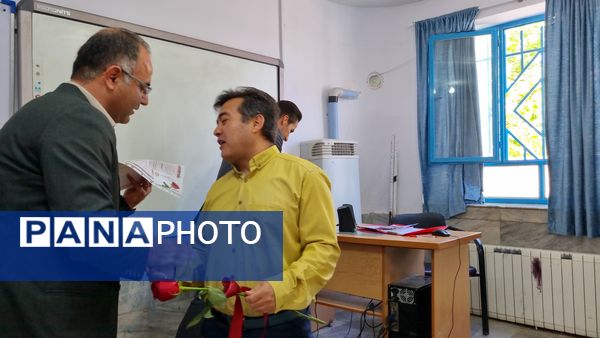 تقدیر از معلمان دبیرستان نمونه دولتی پژوهش آشخانه