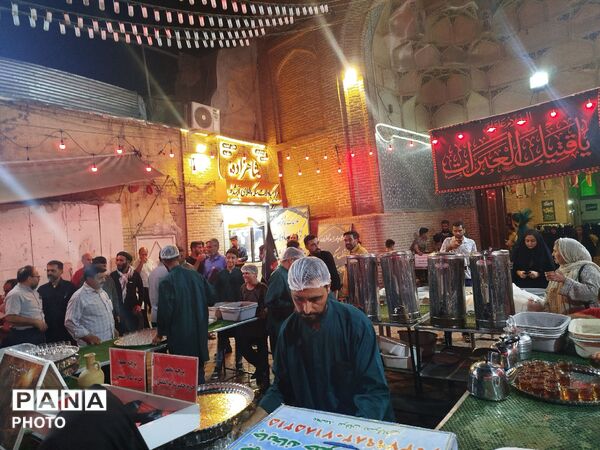 ۱۷۵ شب خدمت در آستان آل‌الله؛ حال‌وهوای چایخانه حضرت زهرا (س) در شب شهادت امام حسن عسکری (ع)