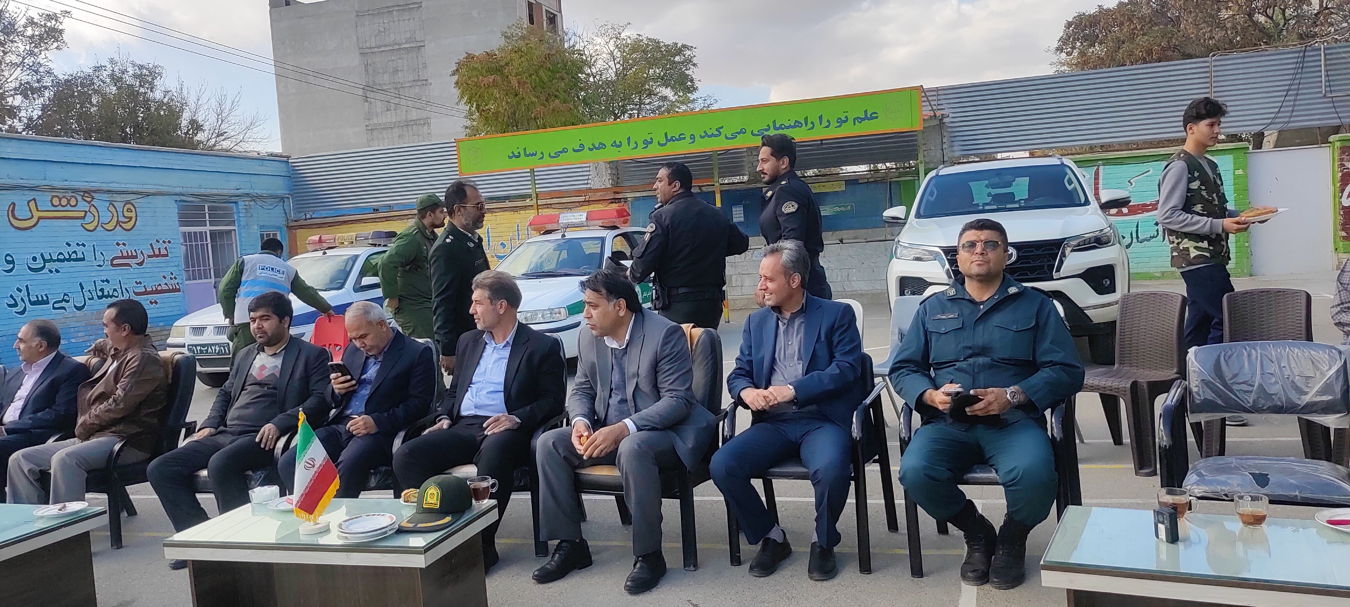 آشنا شدن دانش‌آموزان مدرسه فرزانگان با انواع آسیب‌های اجتماعی 