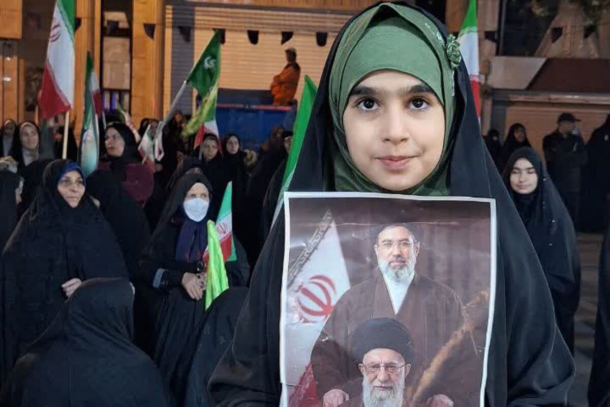طنین حضور مردمی در فیروزکوه؛ میدان معلم میزبان میز خدمت و مطالبه‌گری شهروندان