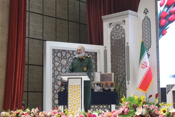 همایش تقدیر از فعالان اردوهای راهیان نور دانش‌آموزی در قم