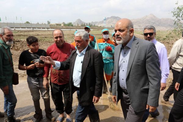 بازدید وزیر کشور از روند بازگشایی و خدمت‌رسانی در مناطق سیل‌زده مشهد