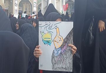 اجتماع حماسی  بانوان مشهدالرضا(ع) با شعار «یک ایران، زینب» در حرم مطهر رضوی