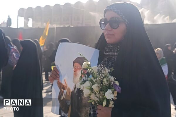 خروش اشک و حماسه در میعادگاه تهران