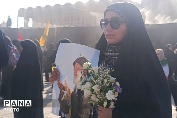 خروش اشک و حماسه در میعادگاه تهران