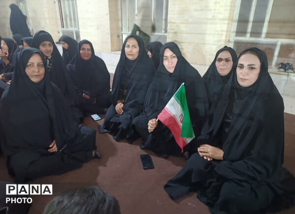 مراسم چهلم رهبر شهید انقلاب و دانش‌آموزان مدرسه شجره طیبه میناب در خاتم