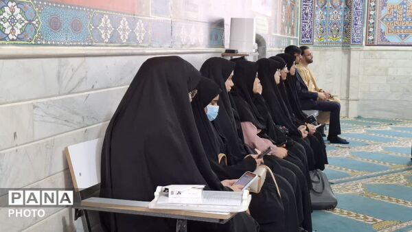 نشست صمیمی دانش آموزان هنرستان اندیشه شهر کهک با نماینده مردم قم در مجلس