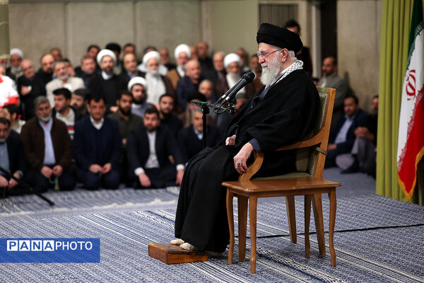 دیدار اقشار مردم با رهبر انقلاب به مناسبت چهل‌وهفتمین سالگرد پیروزی انقلاب اسلامی