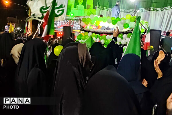حماسه حضور مردم در جشن میلاد امام مهربانی ها