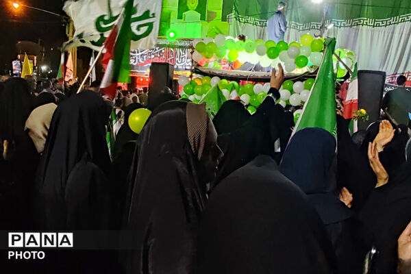 حماسه حضور مردم در جشن میلاد امام مهربانی ها