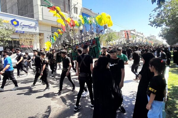 پیاده‌روی زائران بارگاه ملکوتی آقا علی‌بن‌موسی رضا (ع)
