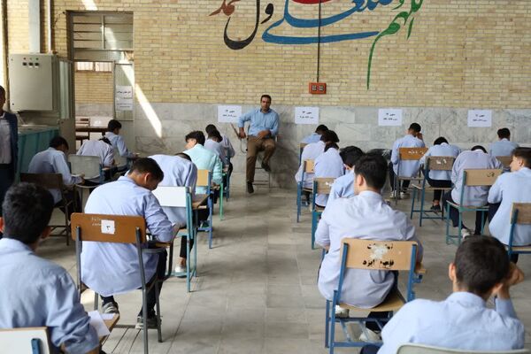 بازدید مدیرکل آموزش و پرورش از برگزاری امتحانات نهایی در یزد
