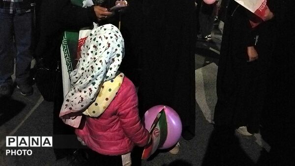 دختران نیشابوری در صف اول تجمعات-۲