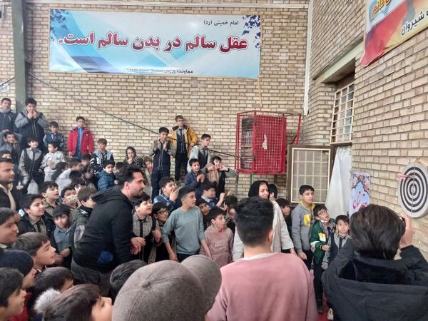 مسابقات دارت در دبستان پسرانه غدیر شهرستان شیروان