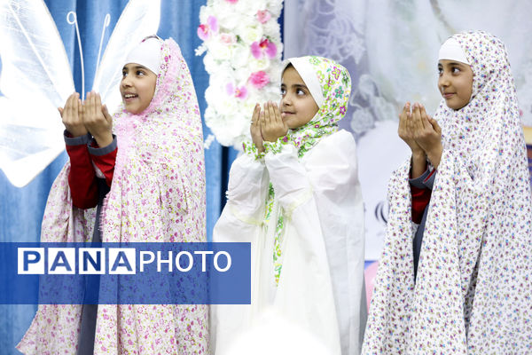 جشن تکلیف دختران در دفتر امام جمعه یزد