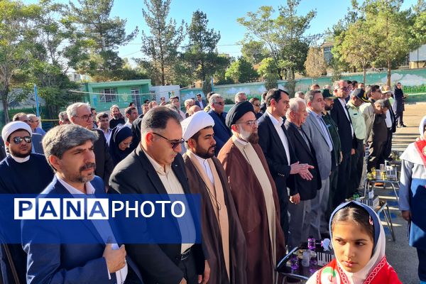 آیین نواختن زنگ ایثار و مقاومت در مدارس آباده