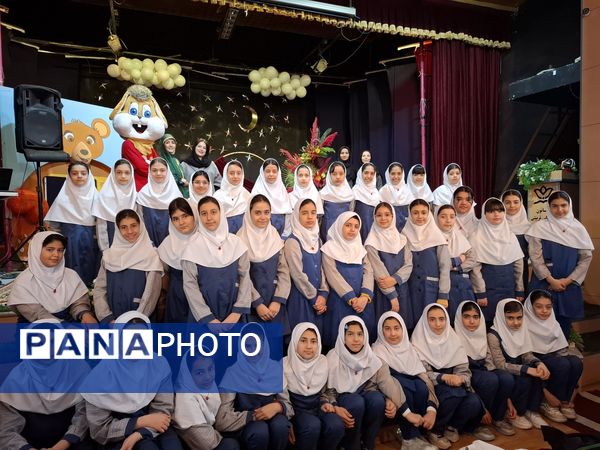 جشن یلدا ۱۴۰۴ در مدرسه ۱۷ شهریور شهرستان بجنورد 