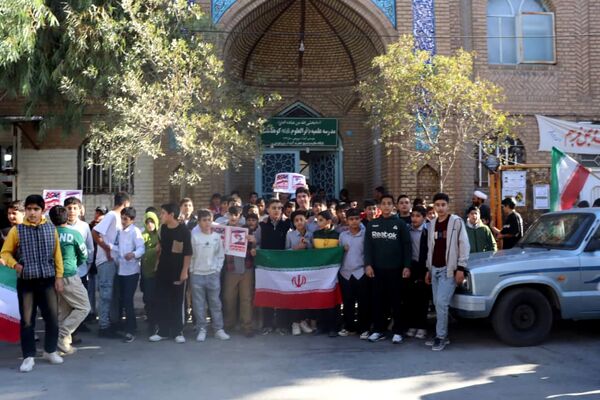 فریاد مرگ بر آمریکا در کوهدشت ؛ حماسه حضور دانش آموزان در سیزده آبان