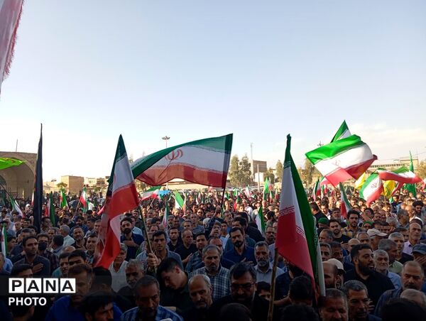 مراسم خاکسپاری شهیده دانش‌آموز «فاطمه موحدان» در یزد