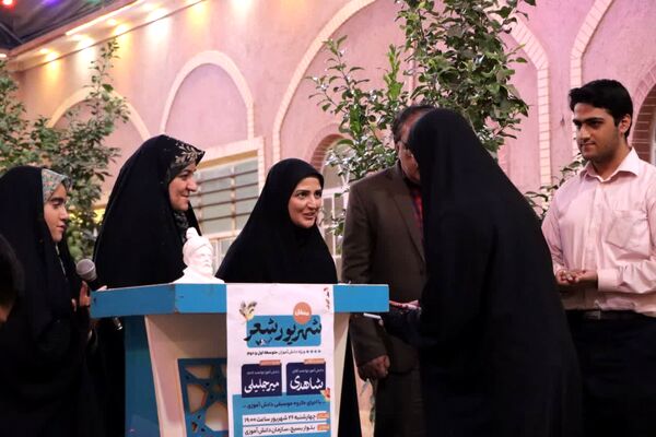 «محفل شهریور شعر» با حضور دانش‌آموزان یزدی