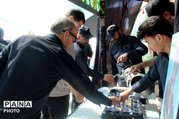 همدلی فاروج در مسیر بازگشت زائران؛ موکب‌های خدمت‌رسانی تا آخرین لحظه پای کار بودند