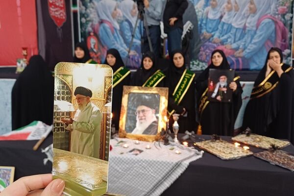 همایش دانش‌آموزان و بانوان خرم آبادی در سوگ رهبر شهید 