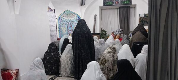 بانوان فدافن  زمزمه‌های ایمان در خلوت نورانی اعتکاف مسجد جامع