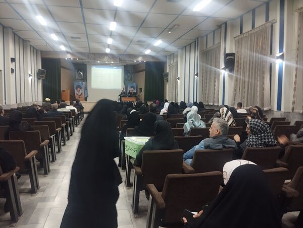 اولین جلسه انجمن اولیا و مربیان دبیرستان فرزانگان ۵ مشهد