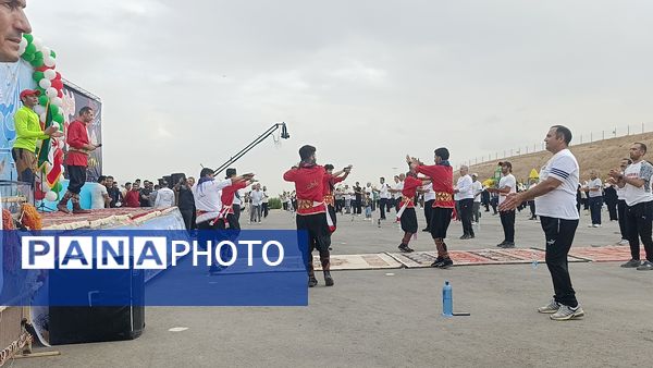 جلوه‌هایی از ورزش صبحگاهی همگانی در آشخانه 