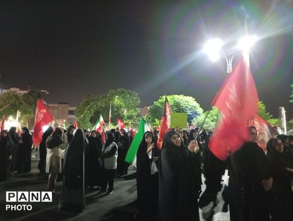 هم‌نوایی دانش‌آموزان پیشتاز ساوجبلاغ در تجمعات شبانه
