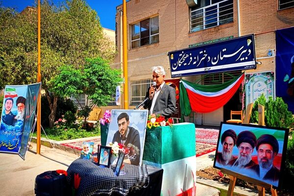 معلمان سازنده آینده دانش آموزان و دانش آموزان آینده سازان ایران هستند 