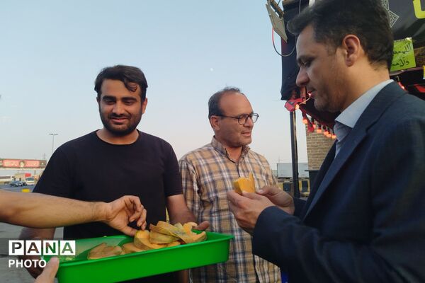 استقرار موکب‌های مردمی، دانش آموزی و خدمت‌رسان ارتش به زائران اربعین