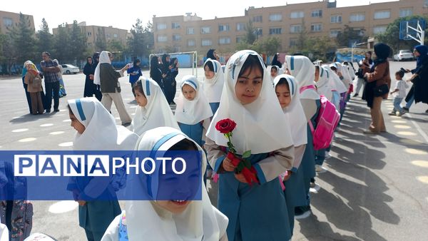 جشن شکوفه ها آغاز زنگ دانایی و شروع مهرورزی