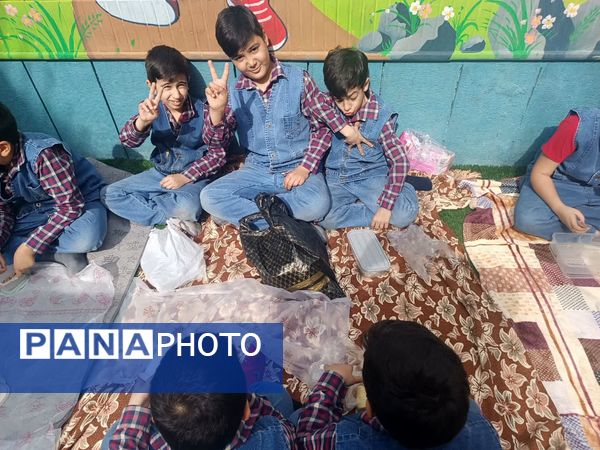 هوای پاک و  صبحانه ی سالم  در دبستان مبتکران ۳