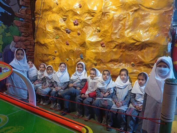 اردو تفریحی دانش آموزان دبستان دخترانه نرجس یک و دو 