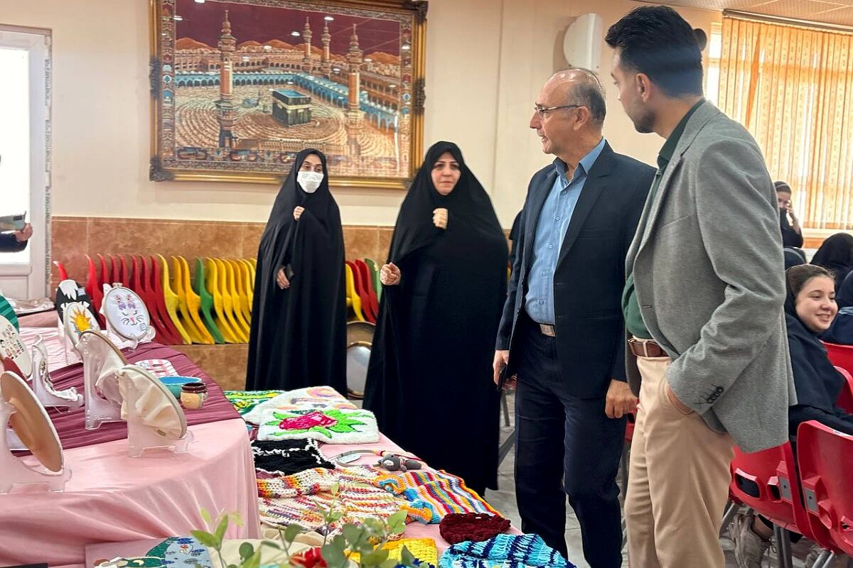 زنگ آغاز رقابت‌های هنری در گل‌های نمونه ورامین به صدا در آمد
