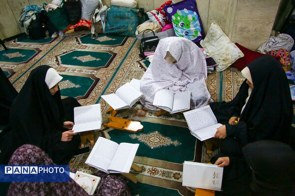 اعتکاف دانش‌آموزی در مسجد قائمیه