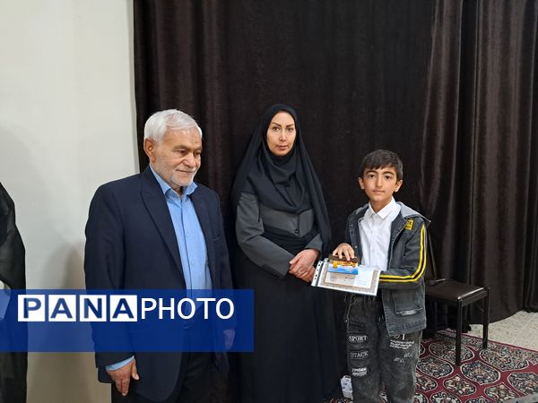 آیین تجلیل از داوران و عوامل مسابقات قرآن، عترت و نماز فرهنگیان منطقه عجب شیر