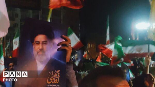 تشییع ۴ شهید ناو دنا در میدان جمهوری