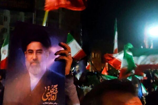 تشییع ۴ شهید ناو دنا در میدان جمهوری