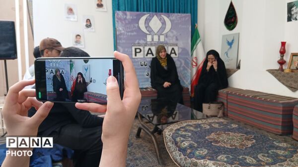 نشستِ هم‌افزایی خبرنگاران پانا در خانه شعر و ادب